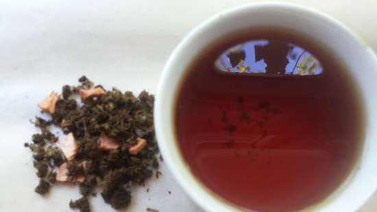 Fermented tea made from leaves of garden and wild plants (master class)