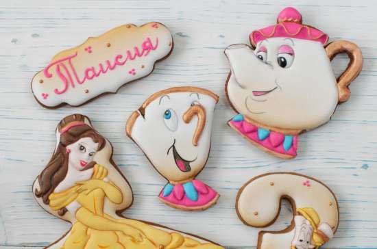 Decoramos galletas de jengibre, galletas