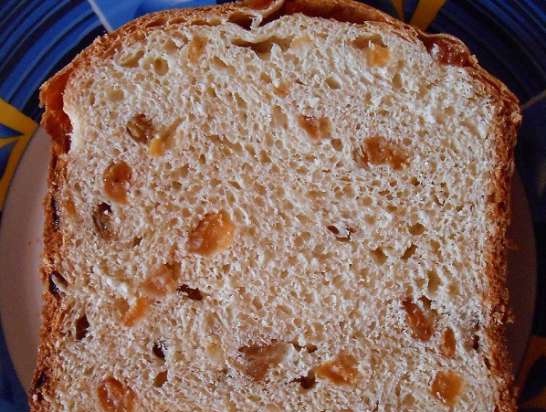 Torta al burro Kugelhof in una macchina per il pane