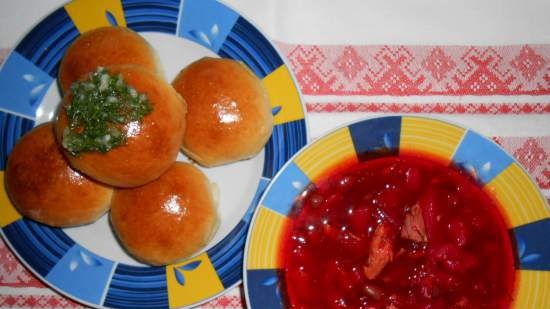 Hot beetroot with donuts