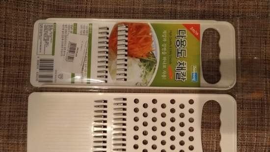 Vegetable graters and shredders, kevlar gloves