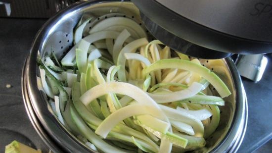 Spirál aprító (szeletelő, spiralizáló) zöldségek és gyümölcsök darabolásához