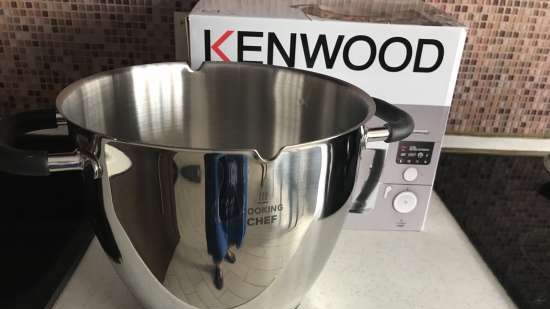 Kenwood kitchen machine: working with attachments