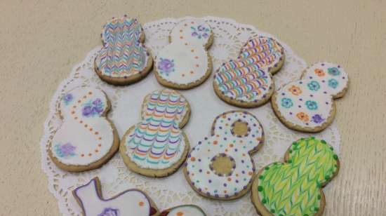 We decorate gingerbread cookies, cookies