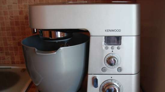 Kenwood kitchen machine: working with attachments