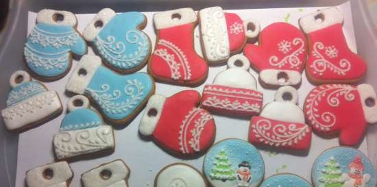 We decorate gingerbread cookies, cookies