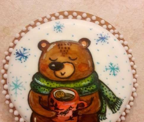 We decorate gingerbread cookies, cookies