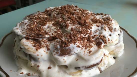 Gingerbread cake with bananas and sour cream (no baking)