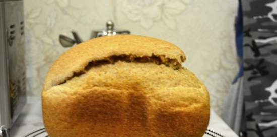 Pane grigio su birra leggera in una macchina per il pane