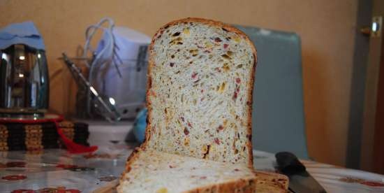 Pane per spuntini (con formaggio, aneto e salame) (macchina per il pane)