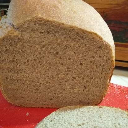 Sourdough na tinapay na gawa sa 1 grade harina (sa isang gumagawa ng tinapay)