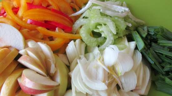 Chicken liver with apples and bell pepper