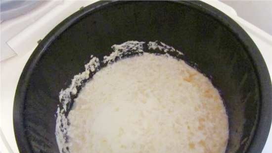 Herculean milk porridge with a delay in the multicooker Brand 502