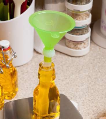 Spremere l'olio di lino su un frantoio domestico