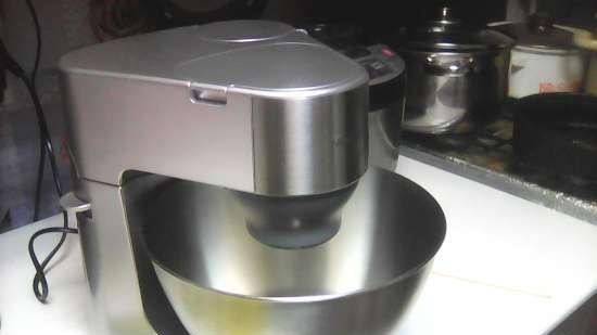 Kenwood kitchen machine: working with attachments