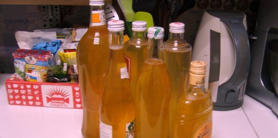 Apple cider vinegar natural of natural fermentation according to Jarvis