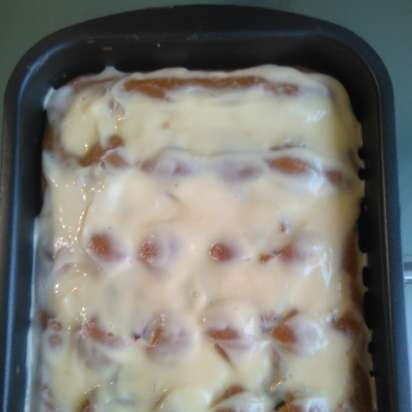 Pastel de ciruelas con relleno de crema agria