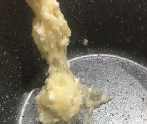 Low-fat melted curd cheese (in the microwave)