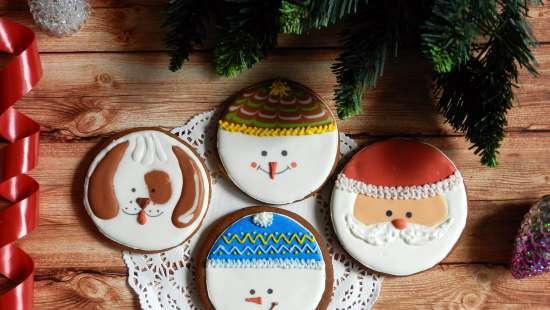 We decorate gingerbread cookies, cookies