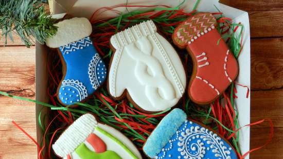 We decorate gingerbread cookies, cookies