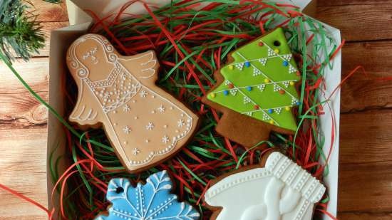 We decorate gingerbread cookies, cookies