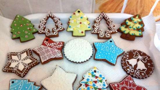 We decorate gingerbread cookies, cookies