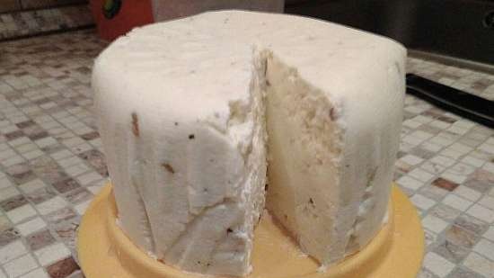 Formaggio fresco con noci e fieno greco