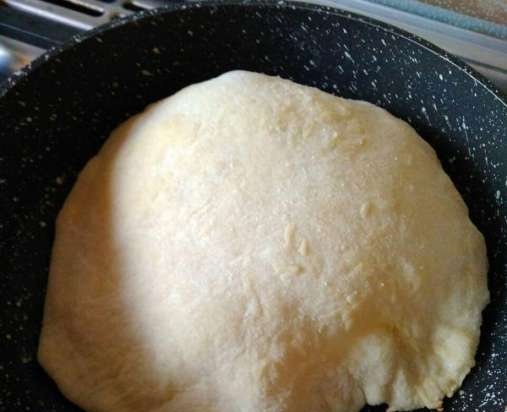 Mga flatbread para sa pangunahing kurso tulad ng curry, kebab, kebab, kofta (mga cutlet na Arabe na may pampalasa)