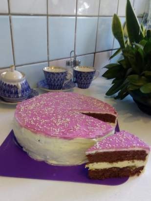 Pan di Spagna al cioccolato con marmellata di arance e soufflé Je t'aime