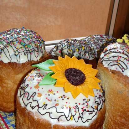 Examples of decorating Easter cakes and Easter