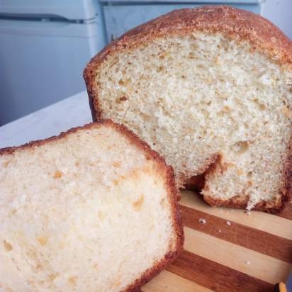 Pane al formaggio con pasta (macchina per il pane)