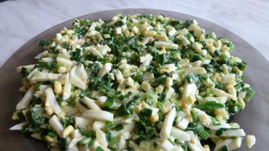 Torta di panna acida con cipolle verdi e uova