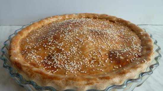 Torta di panna acida con cipolle verdi e uova