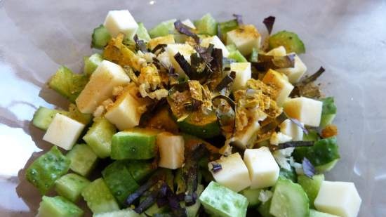 Ensalada de pepino y queso