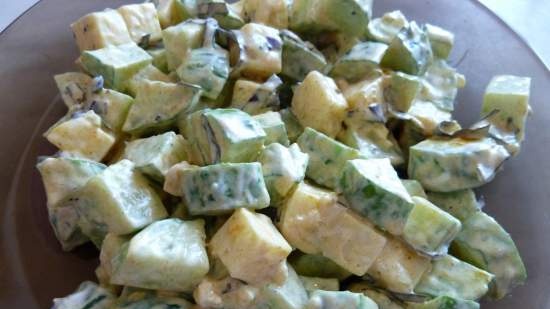 Insalata di cetrioli e formaggio