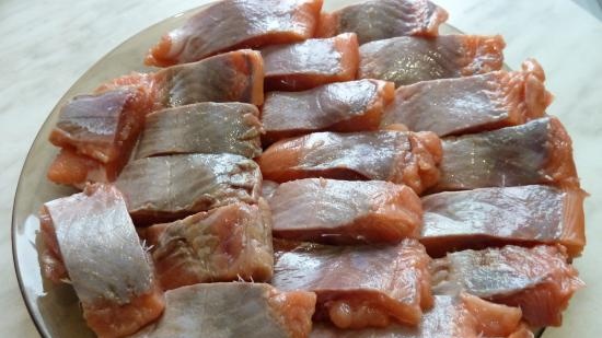 Roze zalm met saus