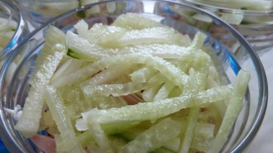 Salad thịt với dưa chuột