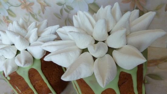 Sour cream cake with condensed milk