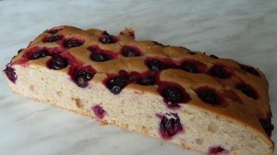 Torta con farina di grano saraceno e ribes nero