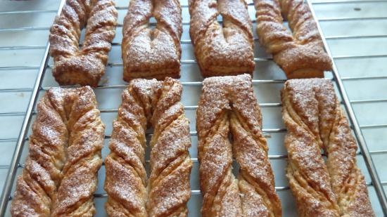 Biscotti con pasta lievitata alla cannella