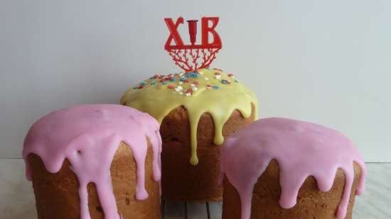 Kulich עם Myasoedovskaya בתנור (כיתת אמן)