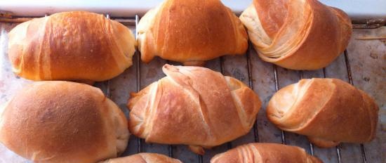 Buns with boiled condensed milk