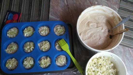 Tartas en gelatina con cebollas verdes y huevos