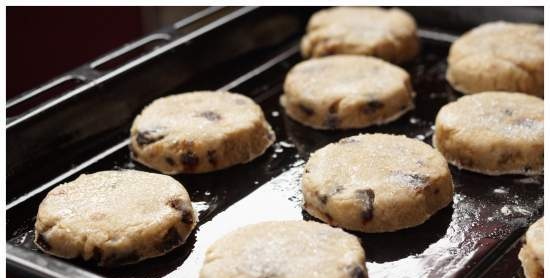 Scones amb farina de sègol, panses i gingebre