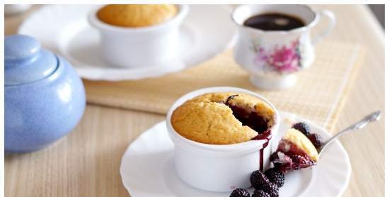 Budino con caprifoglio e fragole