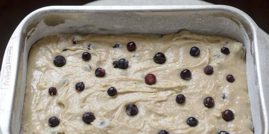 Torta con farina di grano saraceno e ribes nero