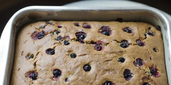 Torta con farina di grano saraceno e ribes nero