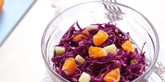 Red cabbage, apple and tangerine salad