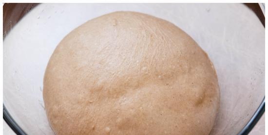 Pane di segale e grano su pasta acida