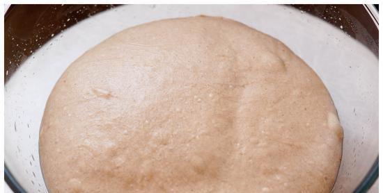 Pane di segale e grano su pasta acida